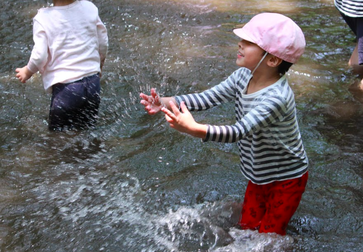 じゃぶじゃぶ池での水遊び1